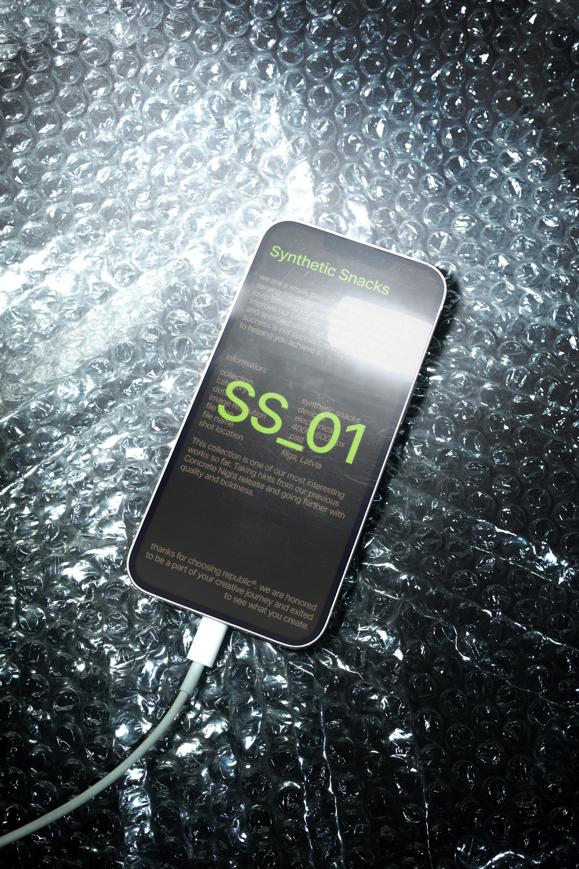 iPhone Mockup SS_01