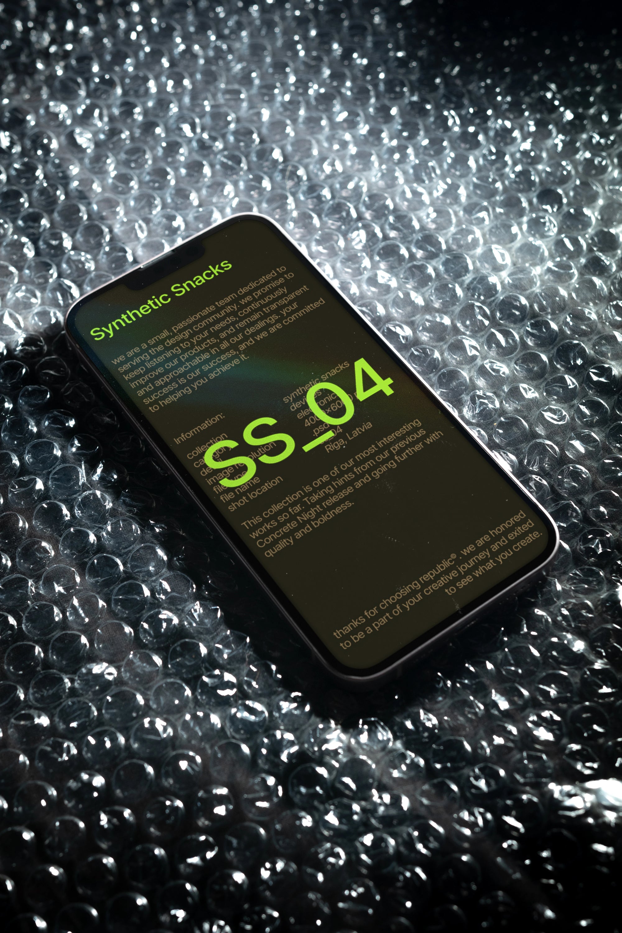 iPhone Mockup SS_04